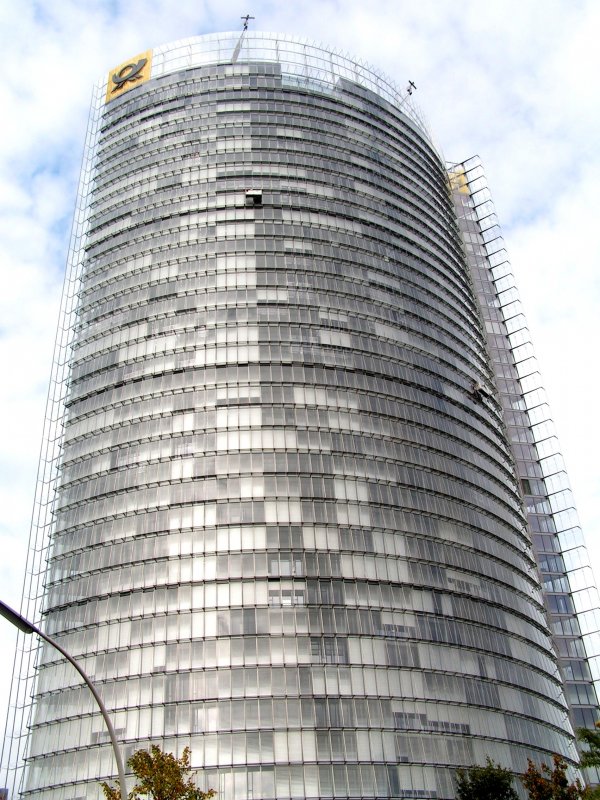BONN, 26.10.2004, der Post-Tower, die Konzernzentrale der Deutschen Post AG