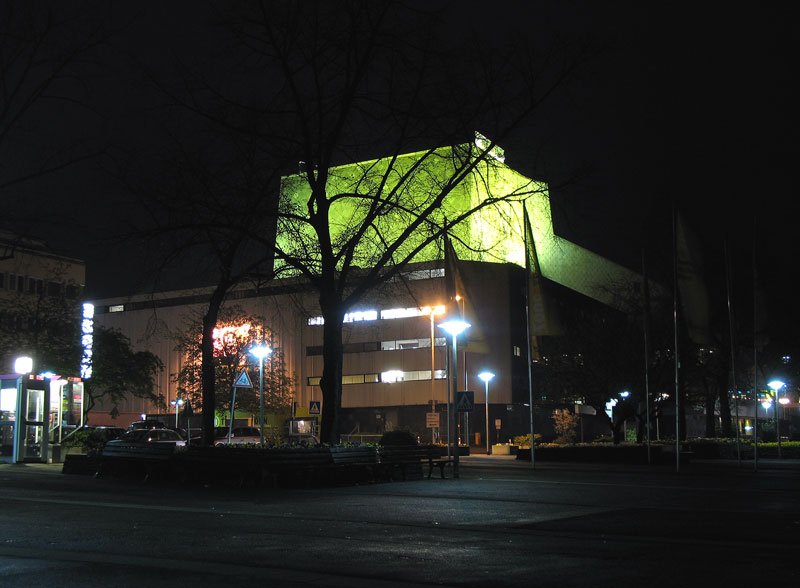 Bonn, Beethovenhalle bei Nacht; 05.04.2008
