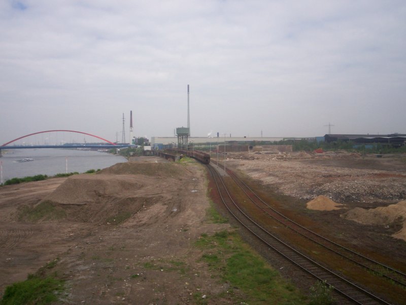 Brache mit Wasserturm, hier soll der zuknfteige Rheinpark entstehen