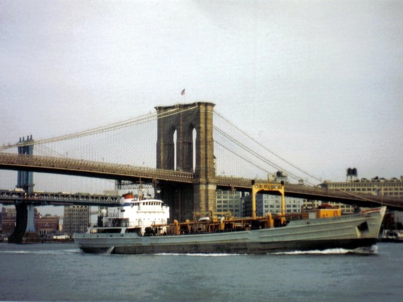 Brooklyn Bridge, New York City.
Das Bild ist ein Scan eines Papierabzuges, fotografiert im Herbst 1998.