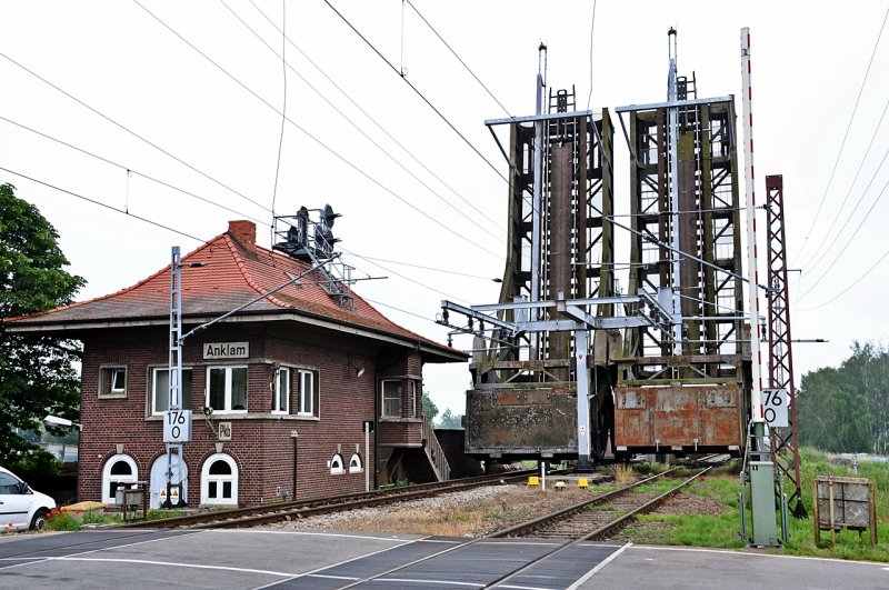 Brckenzug - die Eisenbahnbrcken ber die Peene in Anklam geffnet