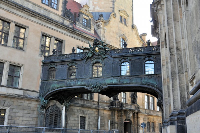 Brcke/bergang von der Kathedrale St. Trinitatis zum Residenzschlo (Dresden) - 31.08.2009