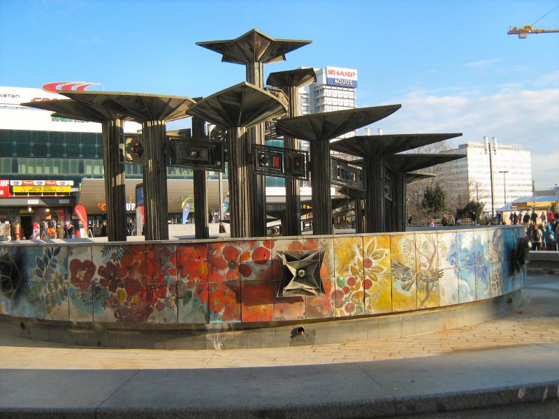 Brunnen am Alexanderplatz, natrlich im Winter abgestellt  17. 1. 2008