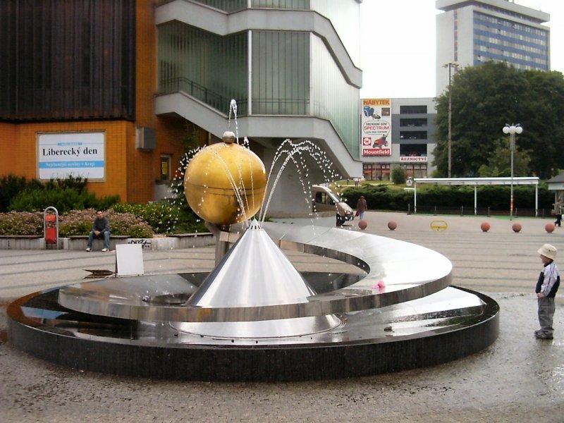 Brunnen in Liberec, Aufnahme Sommer 2004

Vorschlag: auch in  Kategorie Tschechien/Stdte/Liberec