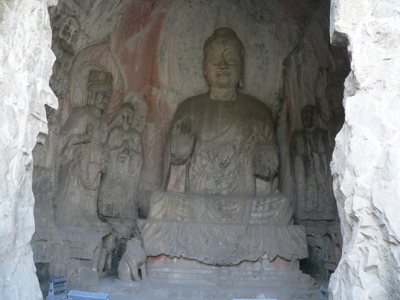 Buddha-Figur in einer Grotte. Viele der Figuren wurden whrend der Kulturrevolution (1966-76) beschdigt.
