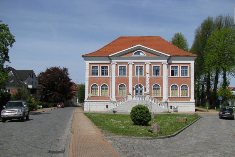 Brohaus, Sitz der ARGE, ex. Finanzamt in den 1940/1950 Jahre, ex. Kommandatur der Sowjetarmee bis ca. 1991, danach ex. Rathaus bis ca. dem Jahr 2000, Goethestrae, Grevesmhlen 05.05.2008