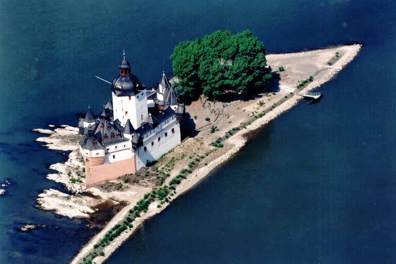 Burg Pfalzgrafenstein im Rhein bei Kaub. Die Burg diente bis 1866 als Zollstation. Luftaufnahme vom Sommer 1998