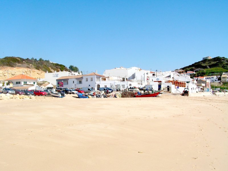 BURGAU, Gemeindeteil Salema (Concelho Vila do Bispo), 09.02.2005, der Strand