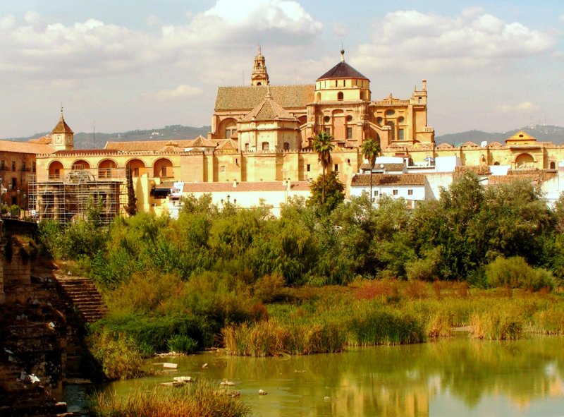 CRDOBA (Provincia de Crdoba), 29.09.2005, Blick ber den Rio Guadalquivir auf die Mezquita