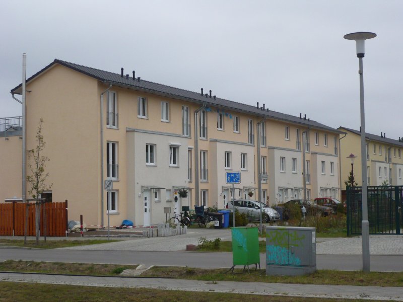 Carlsgarten in Berlin, ein Neubaugebiet mit Ein- und Mehrfamilienhusern nahe der Trabrennbahn Karlshorst. 6.10.2009
