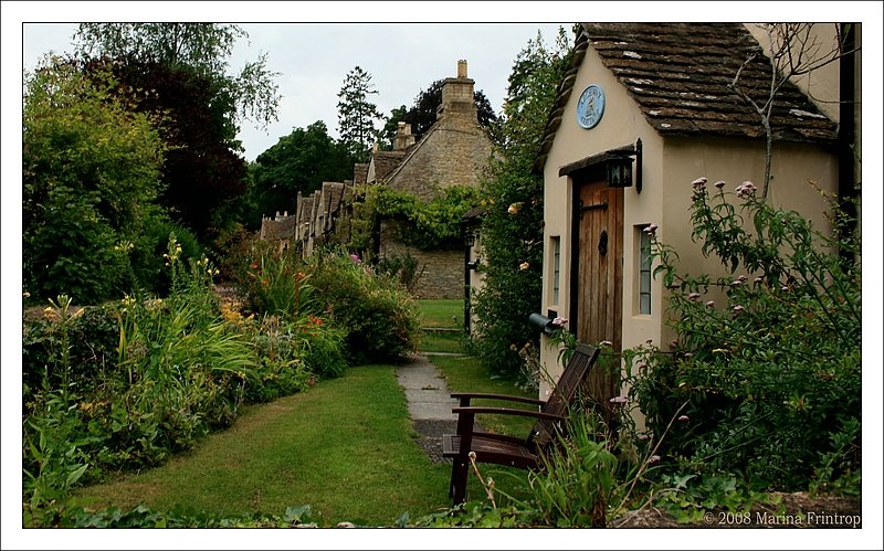 Castle Combe Wiltshire UK - The Manor House Hotel. Alternativ zu Zimmern im Haupthaus kann man schnuckligen Cottages buchen.