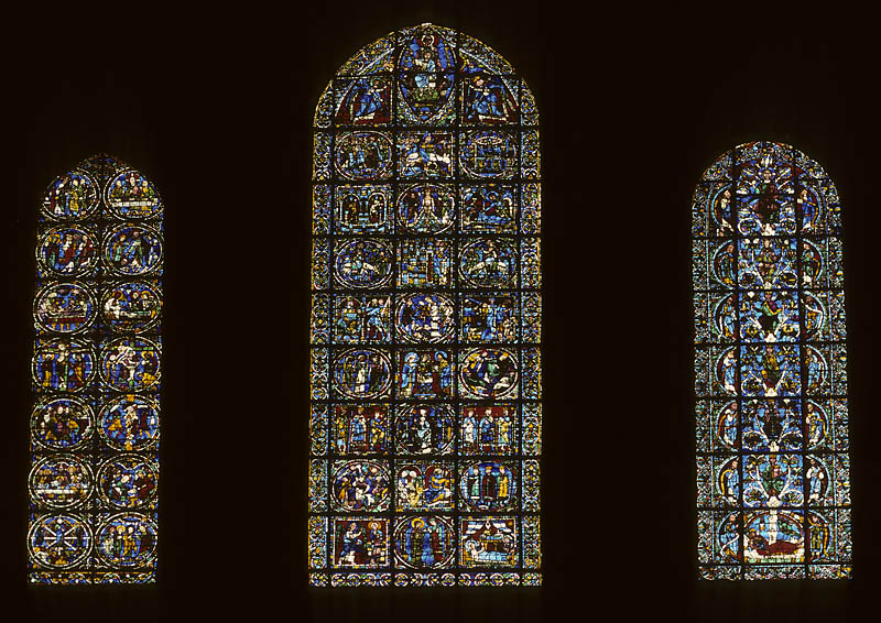 Chartres, Kathedrale Notre Dame, sehr schne Glasmalerarbeit der Kirchenfenster ber dem Hauptportal an der Westseite. Innenaufnahme von Okt. 1995, HQ-Scan ab Dia.