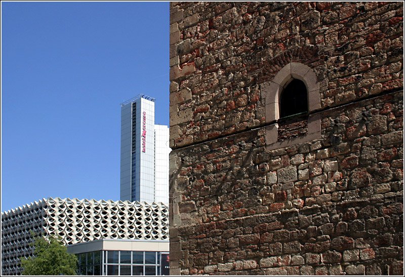 Chemnitzer Ansichten: Roter Turm, Stadthalle und Hotel Mercure. 11.6.2006 (Matthias)