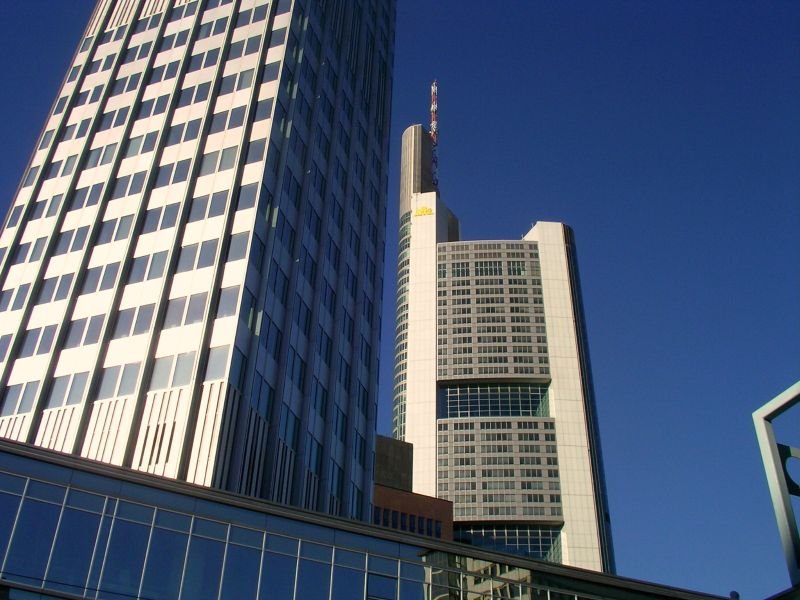 Commerzbank-Tower und Eurotower. Gesehen vom Willy-Brandt Platz.