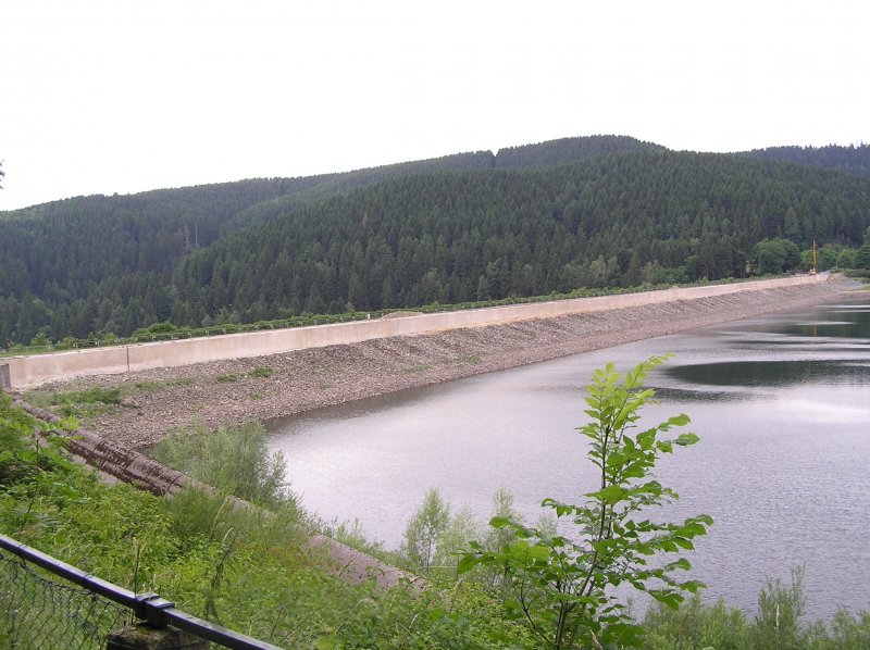 Damm vom Ssestausee im Harz bei Osterode. Leider wird er seit einem Jahr erneuert, weshalb man zur Zeit nicht rber kann. 