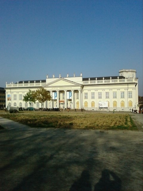 Das 1779 vollendete Fridericianum diente von Anfang an als eines der ersten ffentlichen Museen auf dem europischen Kontinent fr die von den hessischen Landgrafen gesammelten Kunstgegenstnde und beherbergte die frstliche Bibliothek