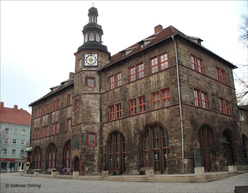 Das 1952 wiederaufgebaute Rathaus Nordhausen / Thringen (beim britischen Luftangriff am 3./4. April 1945 auf zivile Ziele waren 75% der Stadt zerstrt worden) - 09.04.2007