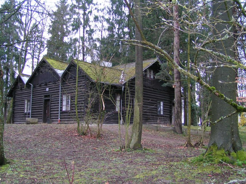 Das alte Blockhaus im  Volksgarten  aus dem Jahr 1874, mu wogmglich bald weichen!