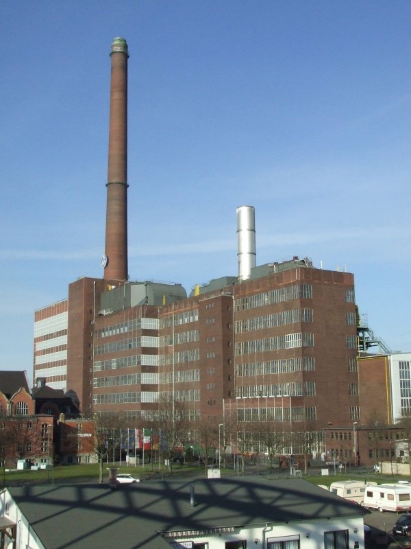 Das alte Kraftwerk im Duisburger Stadtteil Ruhrort, das neben dem heutigen Deutschen Binnenschifffahrtsmuseum (links unten) steht... (23.03.2008)