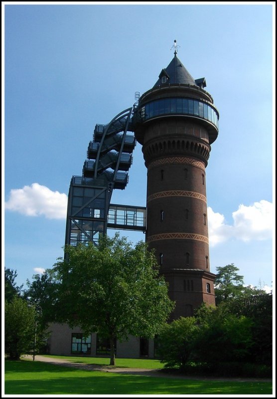 Das Aquarius (Wassermuseum) in Mlheim Styrum befindet sich in einem ber 100 Jahre alten ehemaligen Wasserturm. Auf 14 Ebenen bieten 30 Stationen eine Flle von Informationen und Erlebnismglichkeiten rund um das Thema Wasser. Quelle: http://www.aquarius-wassermuseum.de/  