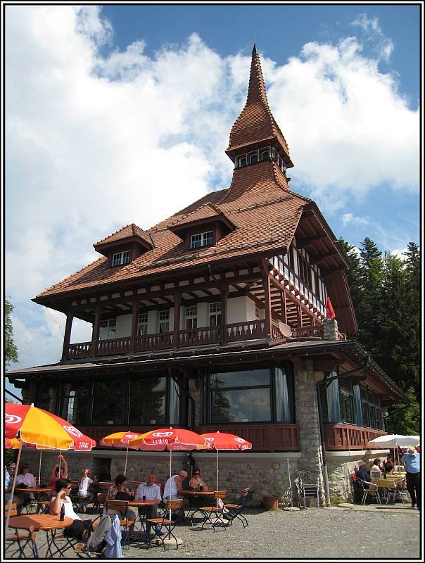 Das Bergrestaurant auf dem Harder Kulm, dem Hausberg von Interlaken. (28.07.2008)