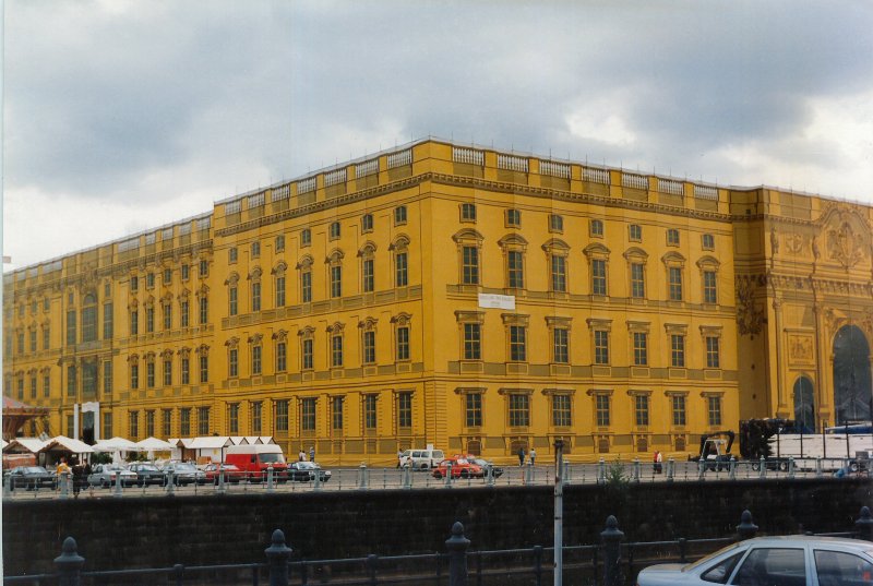 Das Berliner Stadtschlo, im Sommer 1993fr einige zeit wieder erstanden als Kulisse