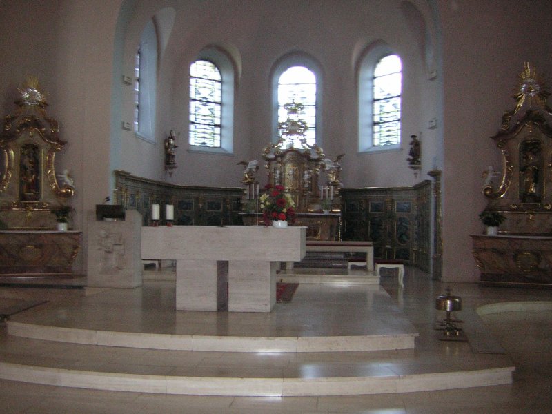 Das Bild zeigt die Kirche von innen.Zu sehen ist die St.Peter Kirche von Saarbrcken-Ensheim.