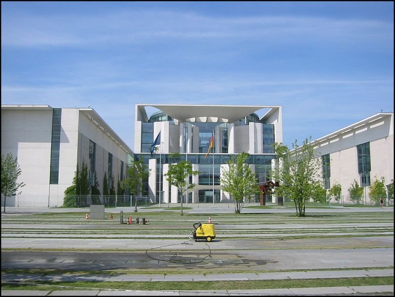 Das Bundeskanzleramt im Juli 2005.