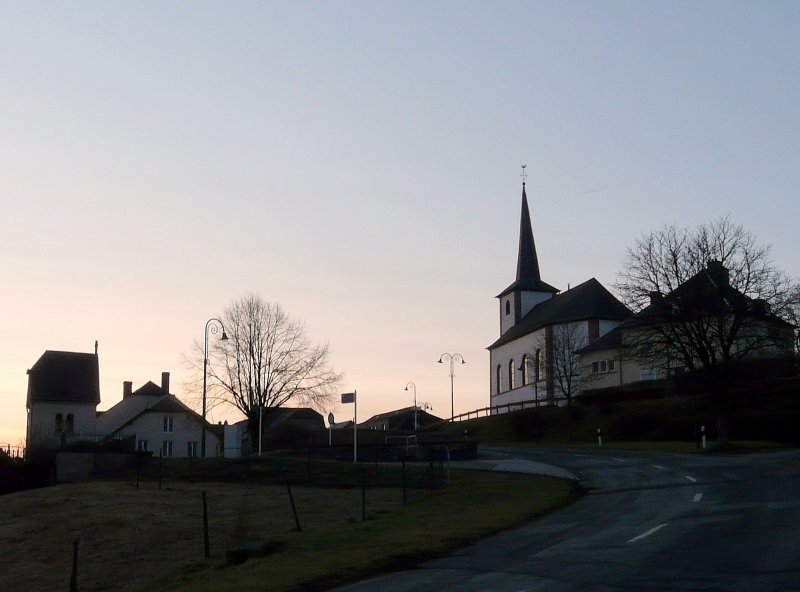 Das Dorf Bourscheid (Luxemburg) in der Abenddämmerung des 13.01.08.