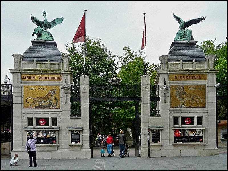 Das Eingangstor zum zoologischen Garten in Antwerpen. Der Zoo wurde 1843 gegründet und somit ist er der älteste Zoo in Belgien. 13.09.08 (Jeanny)