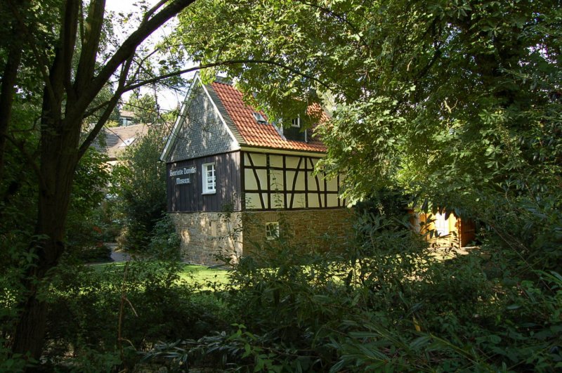 Das  Henriette-Davidies-Museum  in Wetter-Wengern zeigt eine Ausstellung ber Kochbcher und Schriften von Henriette Davidies, die 1801 in Wengern geboren wurde und als eine der berhmtesten Kochbuchautoren Deutschlands gilt.