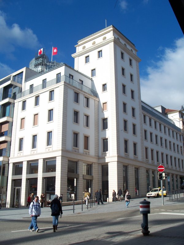 Das Industriehaus beherbergt die weltbekannten Pforzheimer Schmuckwelten am Leopoldplatz.