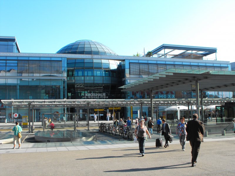 Das Kugelhaus am Hauptbahnhof Dresden.
10.09.2009