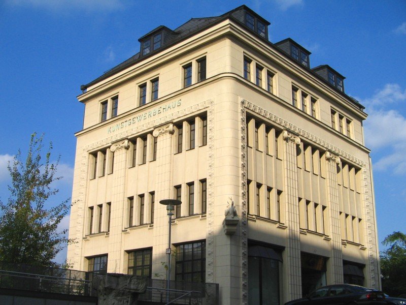 Das Kunstgewerbehaus ist das letzte alte Gebude an der Dresdener Strae zwischen Augustusburger Strae und Dresdener Platz welches die Abrissmanahmen berlebt hat, Chemnitz 16.10.07