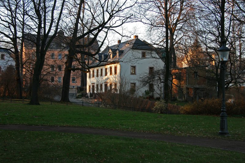Das letzte Licht eines Dezembernachmittags 2006 erleuchtet die Huser am Chemnitzer Schlossberg.