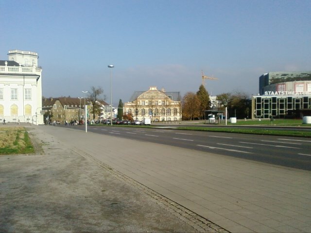 Das Ottoneum in Kassel ist als erstes feststehendes Theatergebude Deutschlands errichtet worden und wird heute als Naturkundemuseum genutzt. Rechts das Staatstheater und links das Fridericianum.