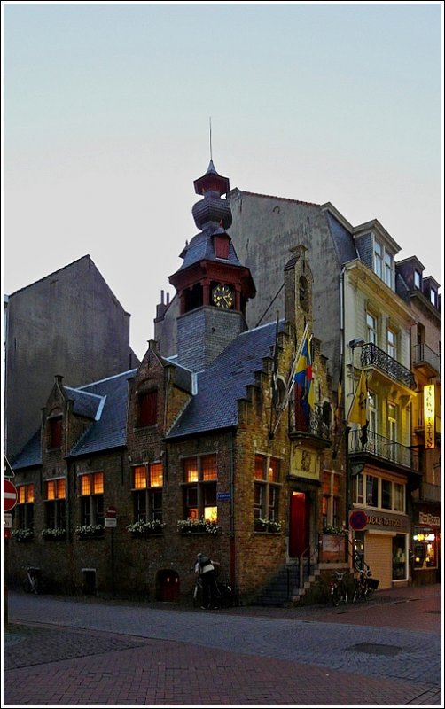 Das Rathaus von Blankenberge war am Abend des 12.09.08 hell erleuchtet. (Jeanny)