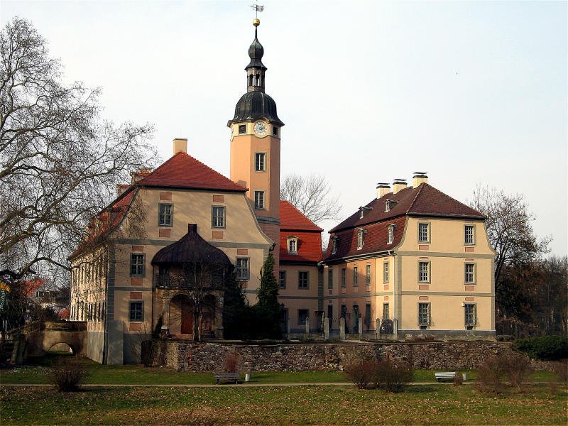 Das Renaissance-Wasserschloss  Machern war einst der Sitz der Grafen von Lindenau und wurde zum Teil schon 1566 errichtet, 20.02.08