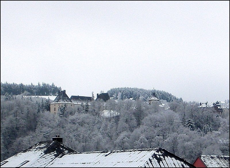 Das Schloss von Wiltz war am frhen Morgen des 07.04.08 von einer leichten Schneedecke berzogen. 