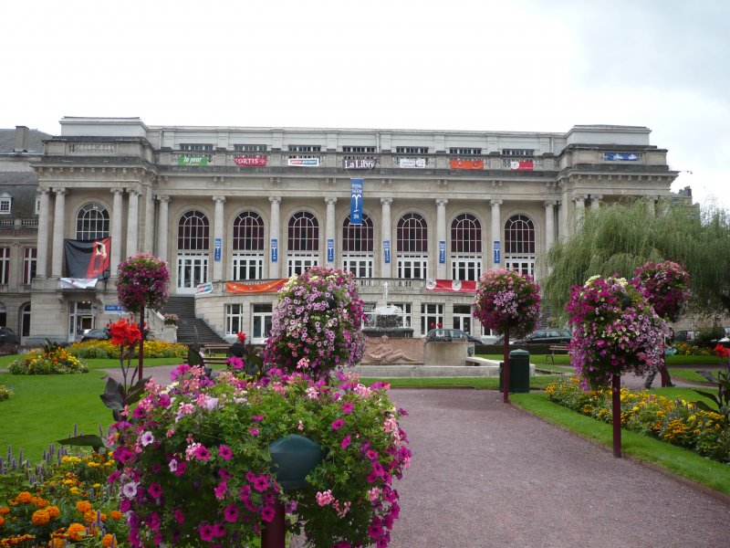 Das Theater von Spa mit dem herrlichen, naturreichen Vorplatz/Park.
(19.08.08)
