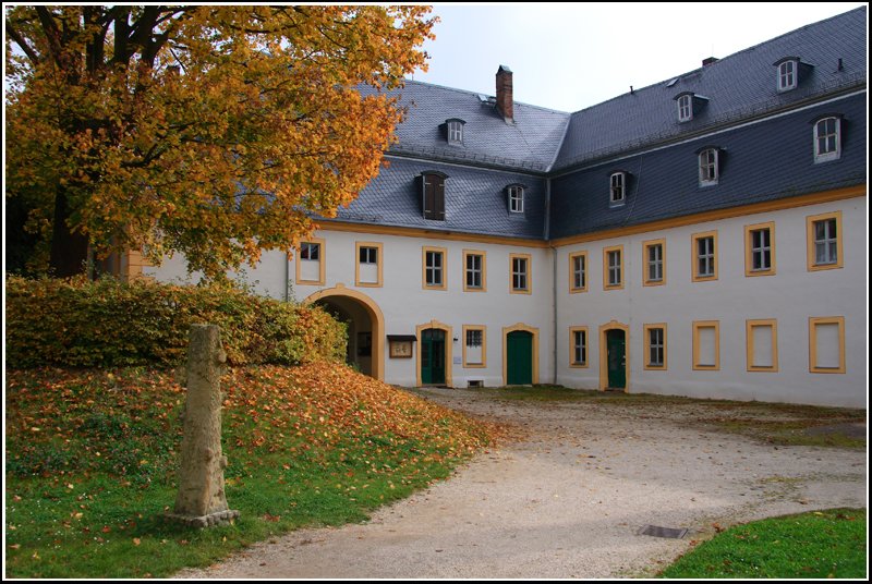 Das Torhaus des Schlosses Blankenhain in herbstlichem Ambiente, aufgenommen am 06.10.07.