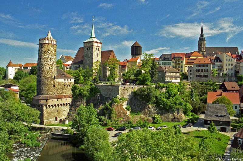 Das wunderschne Panorama von Bautzen - v.l.n.r.: Burgwasserturm, Alte Wasserkunst, Ortenburg, Michaeliskirche, Wasserturm und Dom St. Petri; aufgenommen im Mai 2005.