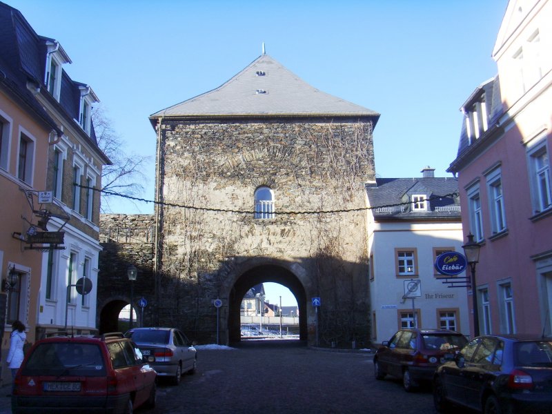Das Zschopauer Tor. Von ehemals fnf Stadttoren, heute das einzig noch erhaltene Tor mit Resten der ehemaligen Stadtmauer im Norden Marienbergs.