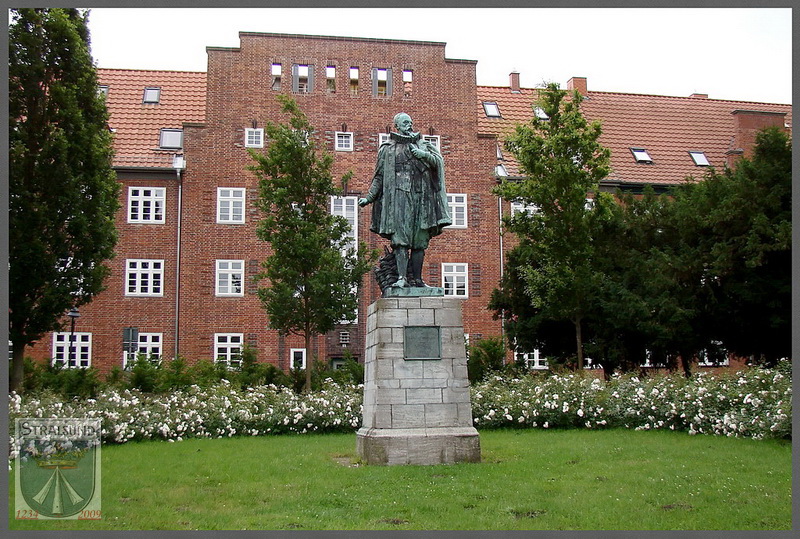 Denkmal von Lambert Steinwich am  Wulflamufer  in Stralsund.