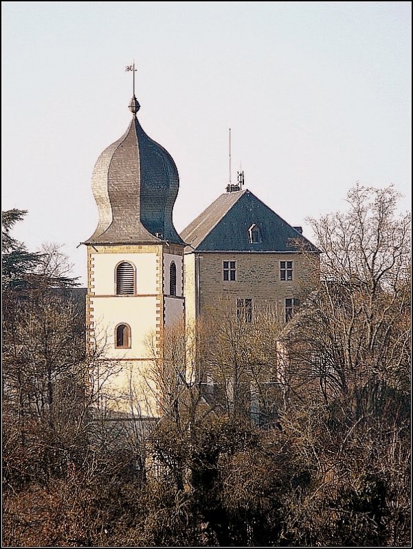 Der alte Glockenturm und das Schloss in Mersch aufgenommen am 28.12.08. (Jeanny)