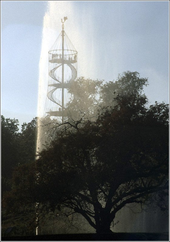 Der Aussichtsturm auf dem Killesberg wurde 2001 erbaut. Er hat eine Hhe von 42 m. Scan von Dia (Matthias)