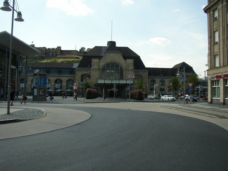 Der Bahnhof Koblenz Hbf, fotografiert vom Busbahnhof Koblenz.   06.08.07