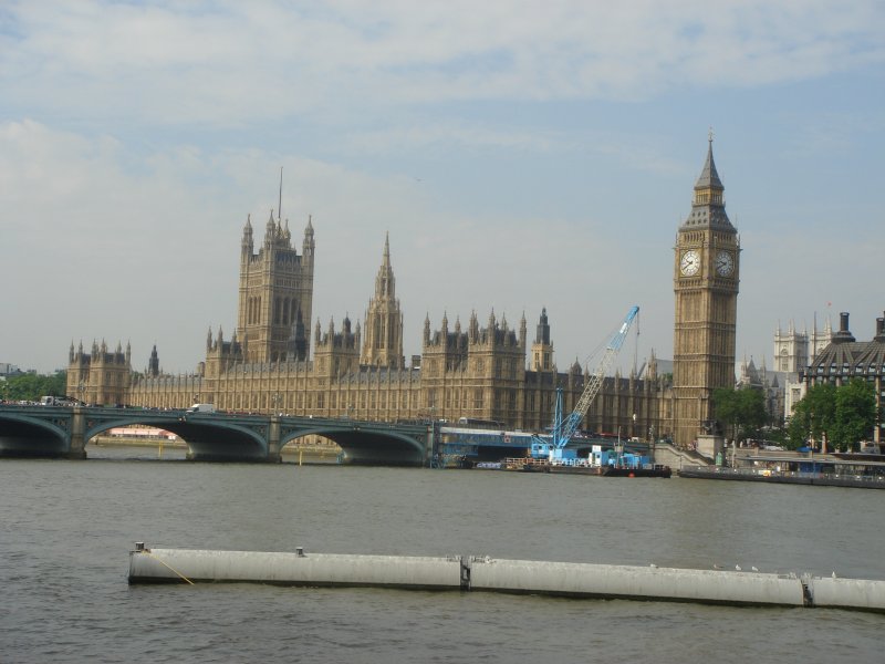 Der Big Ben vom anderen Ufa Richtung Waterloo Station