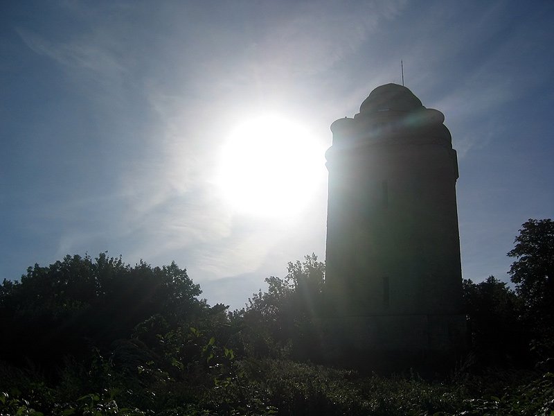 Der Bismarckturm oberhalb von Ingelheim. 8.10.2006