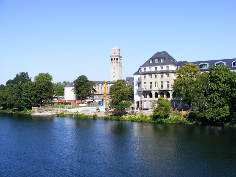 Der Blick von der Schlobrcke ber die Ruhr zum Rathausturm
